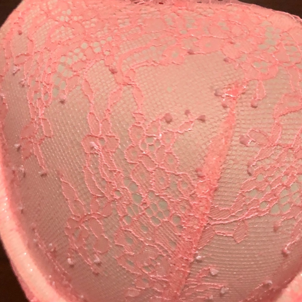 ❌SOLD❌ VS Bra, coral color, 34DD. - Picture 6 of 8
